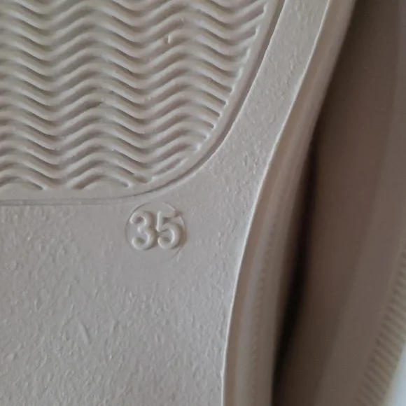 New never worn white shoes - Picture 5 of 6